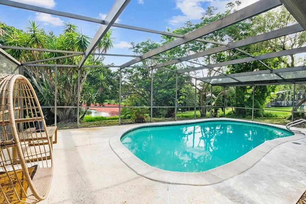 Cozy Lakefront Home W/ Pool -7 Mins From Legoland Уинтър Хевън Екстериор снимка
